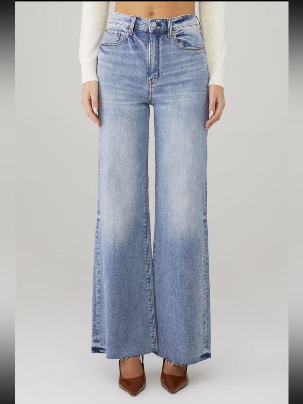DAZE Far Out High Rise Wide Leg Raw Hem Jeans Light Wash Size 26